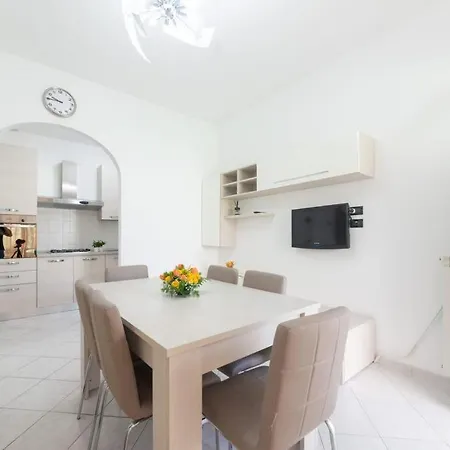 Апартаменты Tra Centro E Mare *